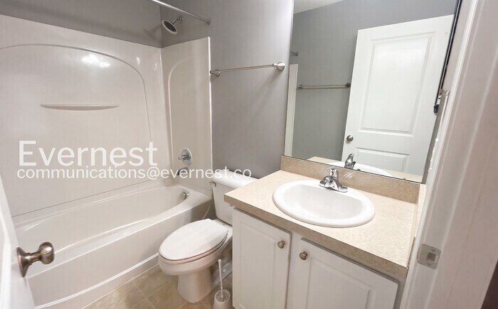Building Photo - 5944 Bridgehampton Dr