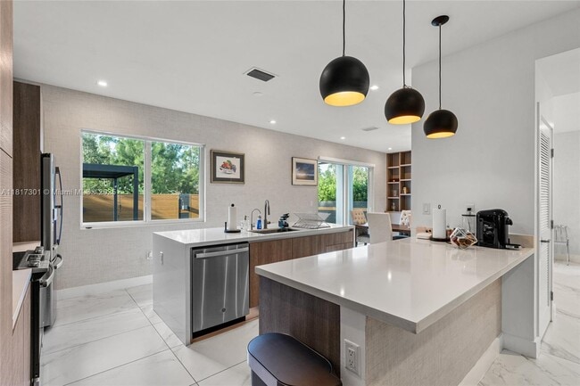 Building Photo - 10373 NW 68th Terrace