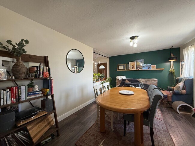 Building Photo - Modern Comfort in the Heart of West Jordan...