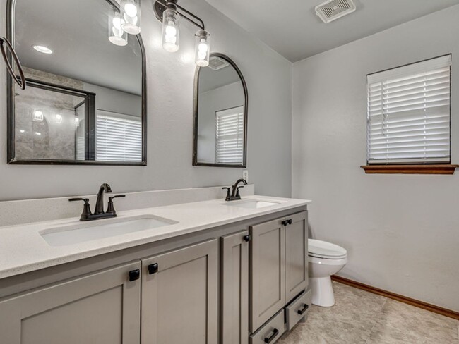 Building Photo - New In Moore Home Available now!