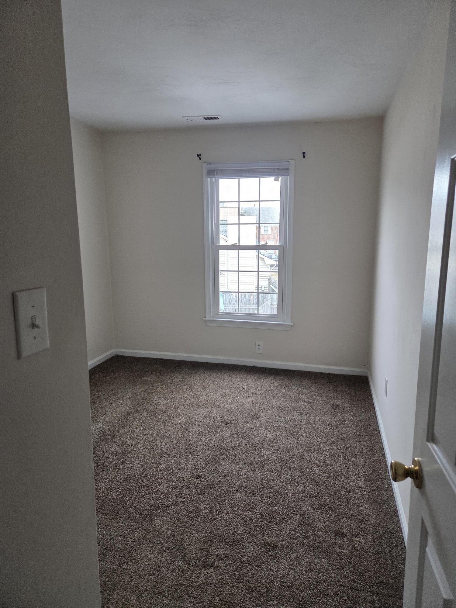 Building Photo - 1615 Mantane Arch