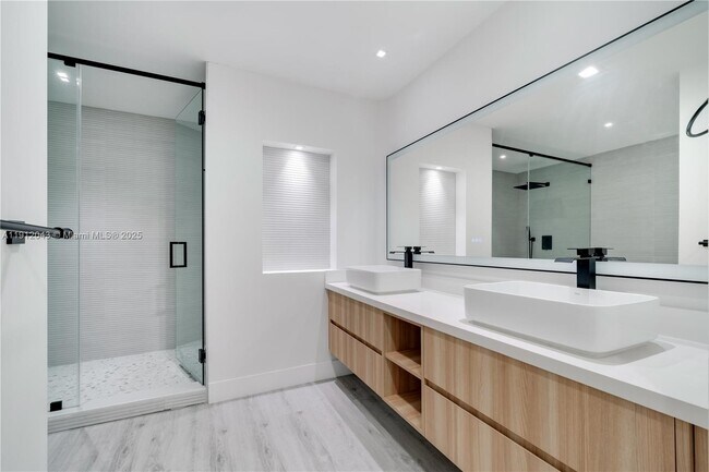 Building Photo - 11583 NW 69th Terrace