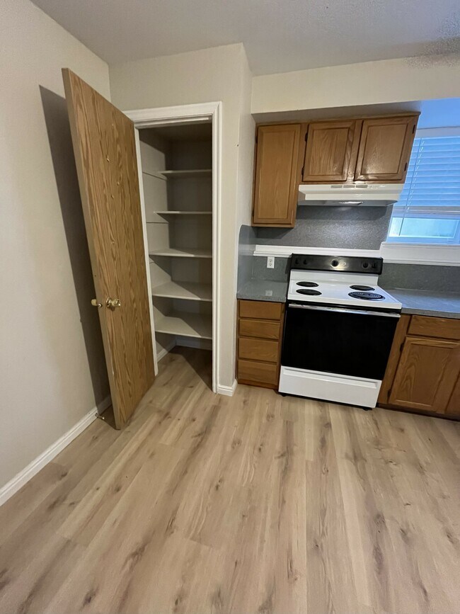 Building Photo - 3320 S 1570 E