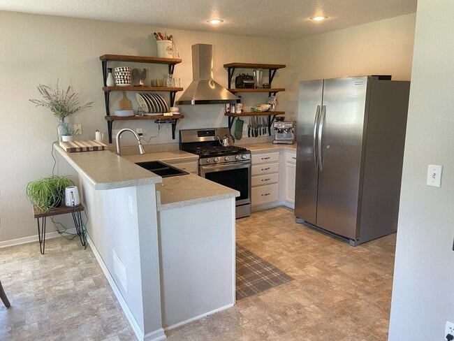 Building Photo - Spacious 4BR House in Ankeny