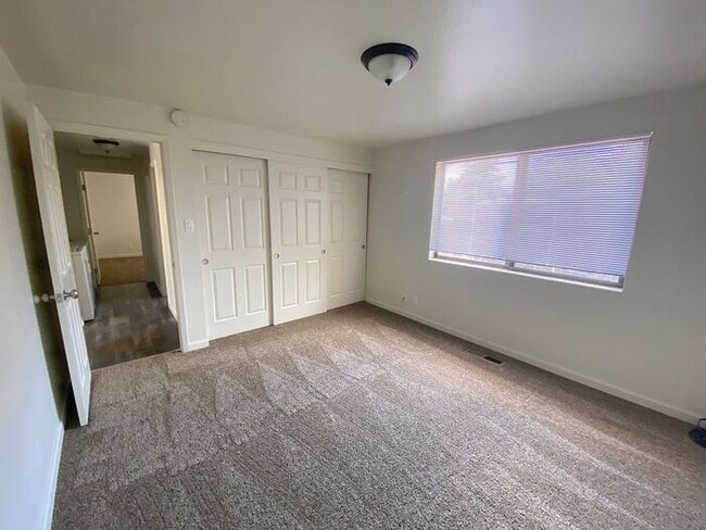 Building Photo - Charming Sparks Duplex - Yard/Garage/Centr...