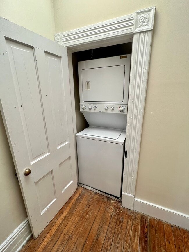 Building Photo - 212 W Main St