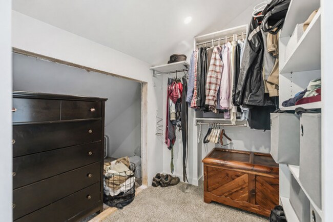 Building Photo - Furnished Country Home For Rent