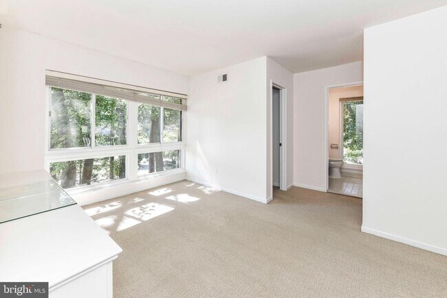 Building Photo - 3318 Mantua Dr