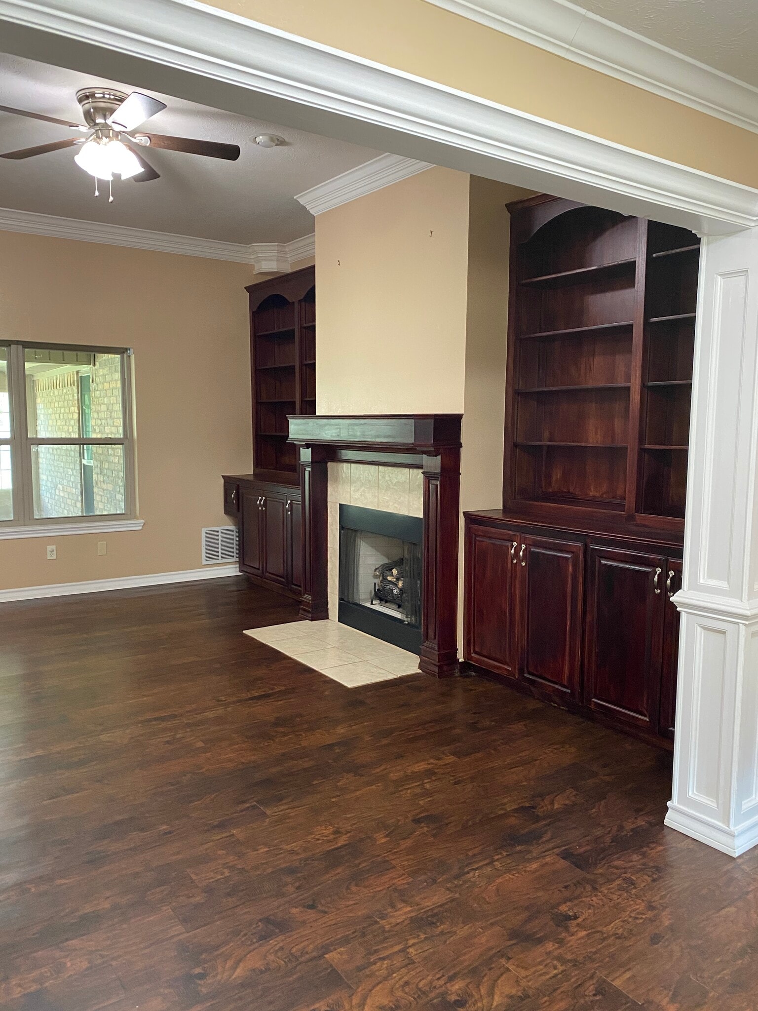 Building Photo - 6014 Castle Oaks