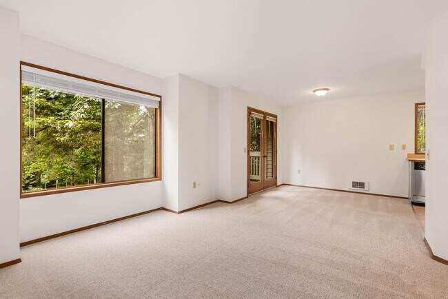 Building Photo - Beautifully Updated 2-Bedroom, 2-Bath Condo Near Downtown Kirkland