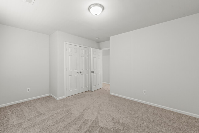 Building Photo - 8818 Sharonbrook Dr