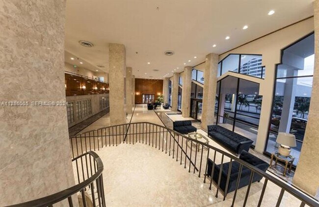 Building Photo - 5601 Collins Ave