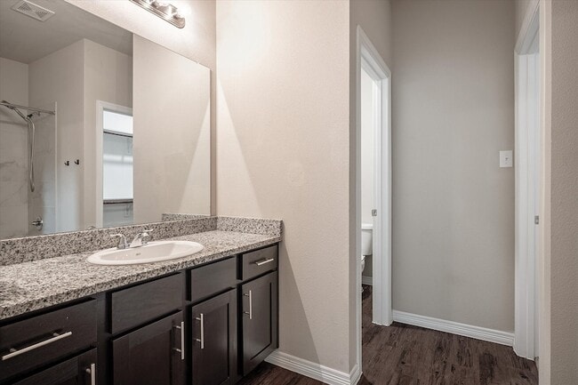 Building Photo - 2721 Vine Ct