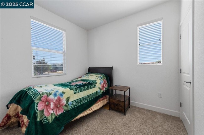 Building Photo - 300 Hideaway Ln