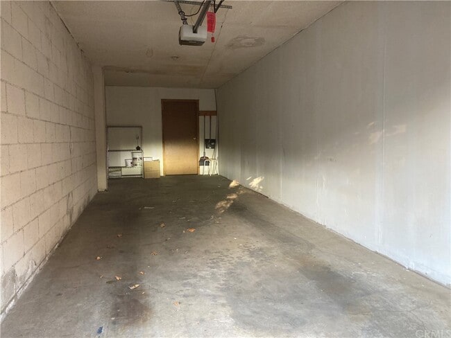Building Photo - 5484 Dobbs St
