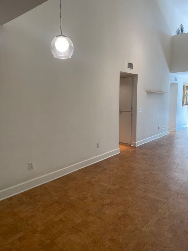 Building Photo - Hollywood Luxury 2 Bed Condo!