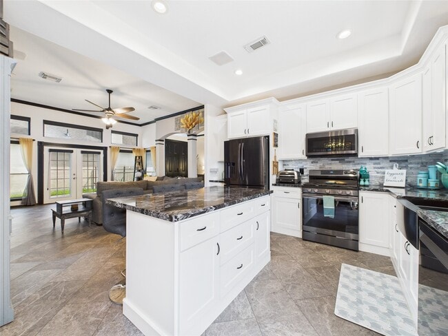 Building Photo - 203 Las Brisas St