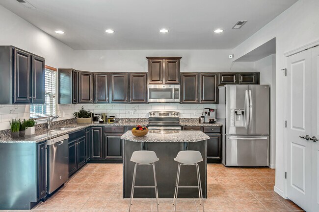 Building Photo - 290 Cobblestone Landing