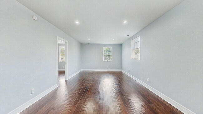 Building Photo - 6429 S California Ave