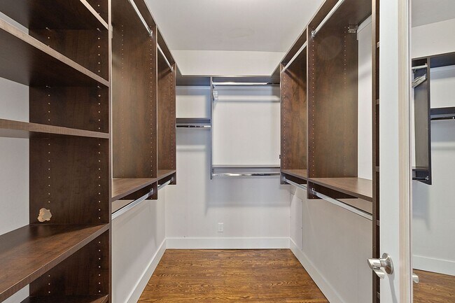 Building Photo - 3739 Hyde Park Ave