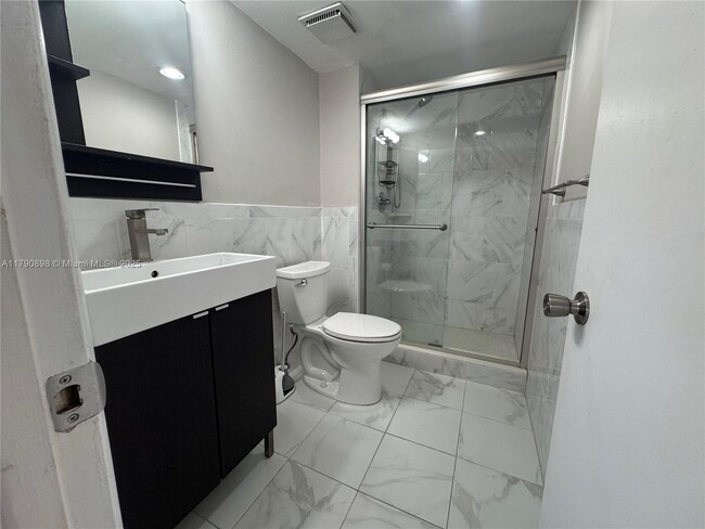 Building Photo - 8115 SW 21st Ct