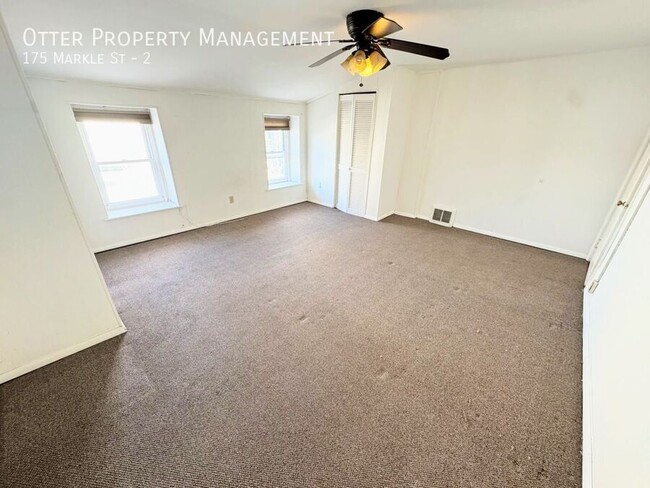 Building Photo - 3BR/2BA Spacious Manayunk Apt with Washer/...