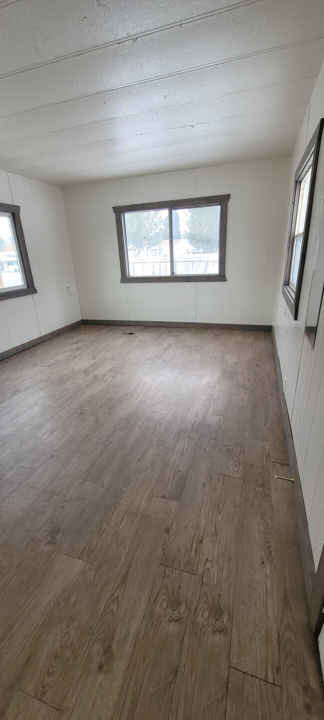 Building Photo - Mountain View Estates