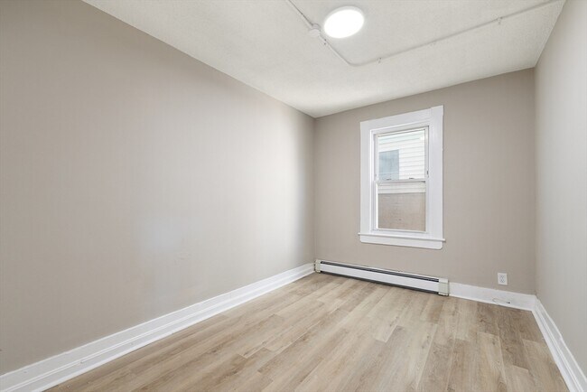 Building Photo - 114 Appleton St
