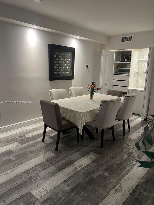 Building Photo - 3675 N Country Club Dr