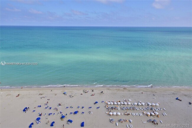 Building Photo - 17375 Collins Ave