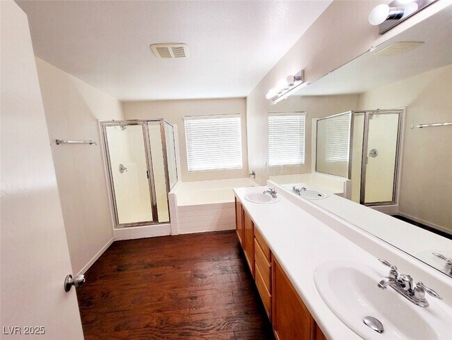 Building Photo - 11240 Woodland Violet Ave
