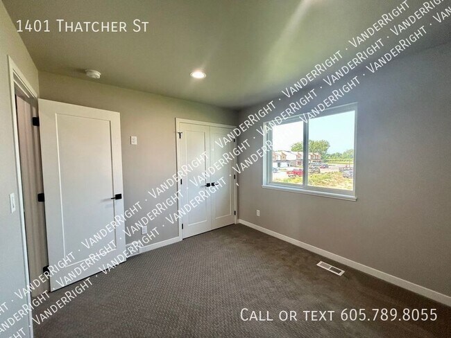 Building Photo - 1401 Thatcher St