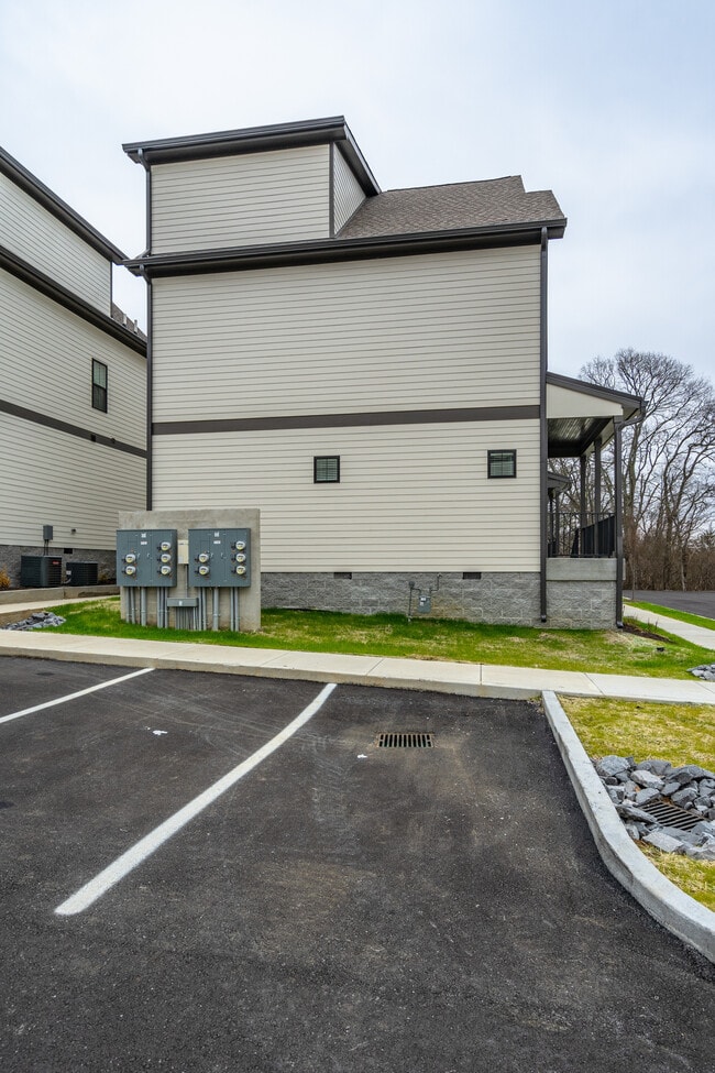Building Photo - 405 Marshall St