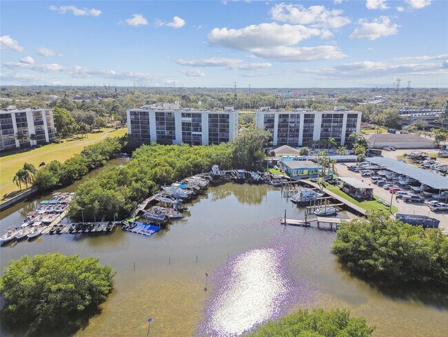Building Photo - 2700 Cove Cay Dr