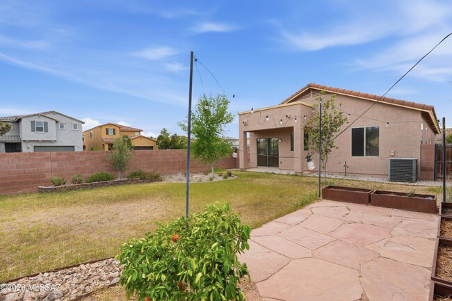 Building Photo - 584 N Highlands Grove Ln