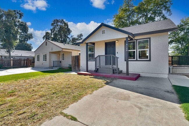 Building Photo - Charming 2-Bedroom Home with Updated Kitch...