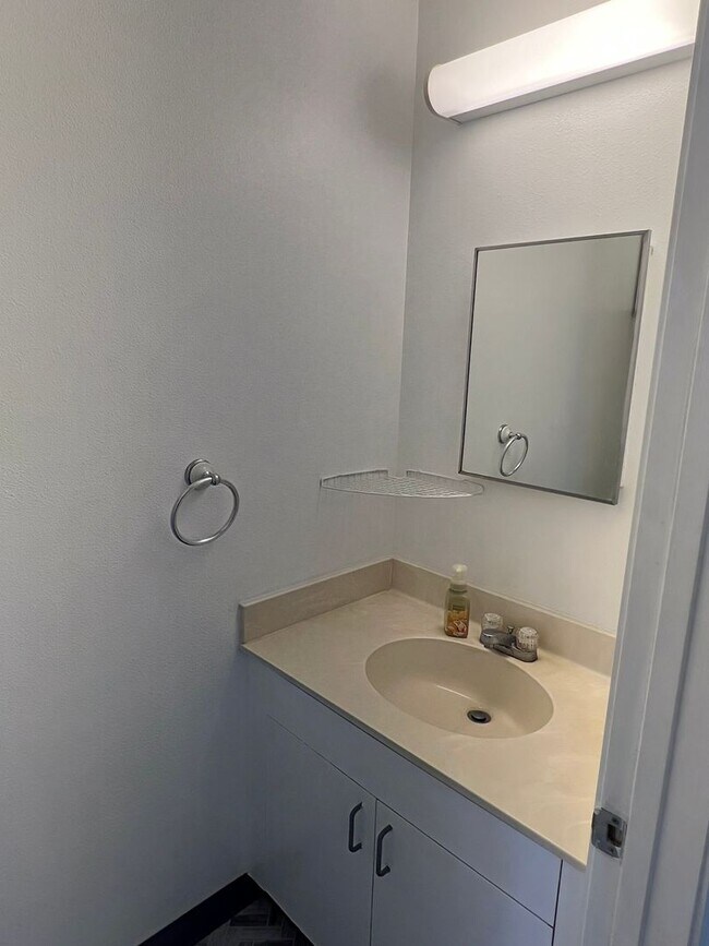 Building Photo - Kulalani Village in Kapolei - 2 Bedroom 1.5 Bath 2 Parking Townhome Unit
