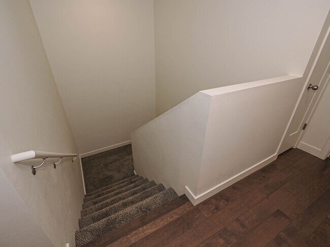 Building Photo - RES_WHITE_8178