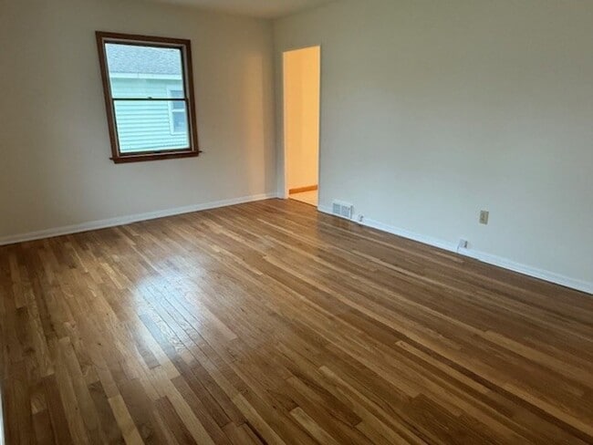 Building Photo - 2 BD  1 BA  South Colonie Schools