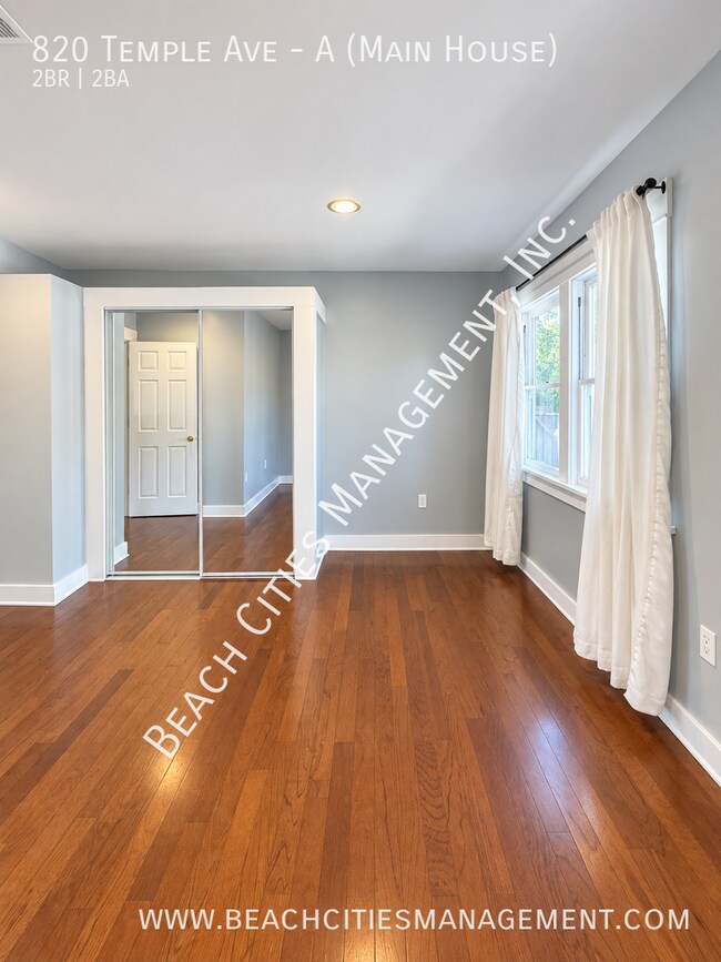 Building Photo - 820 Temple Ave