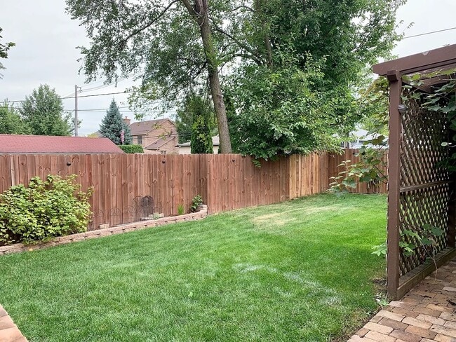 Building Photo - 131 Montgomery Ln