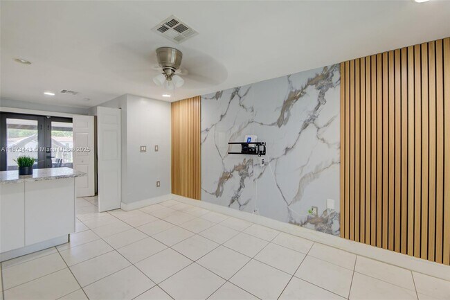 Building Photo - 1240 Peri St