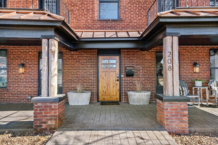 Building Photo - 208 N College Ave