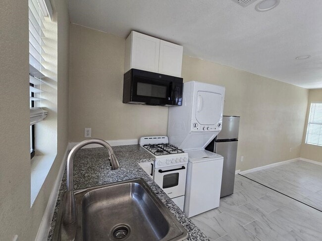 Building Photo - 8703 Berndale St