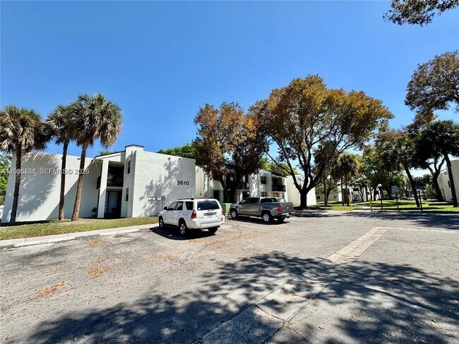 Building Photo - 3610 SW 114th Ave