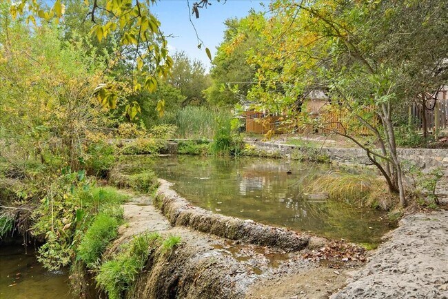 Building Photo - 220 Sailmaster St