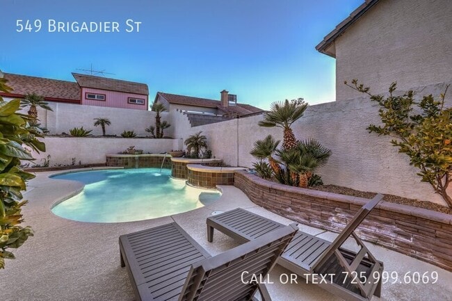 Building Photo - 549 Brigadier St
