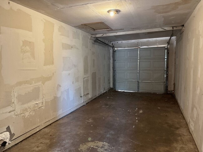 Building Photo - 1502 Parkdale Dr