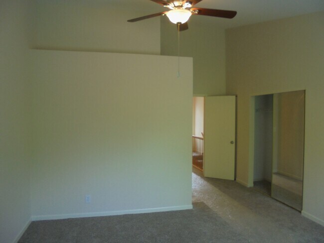 Building Photo - 1454 Walnut Hill Ave