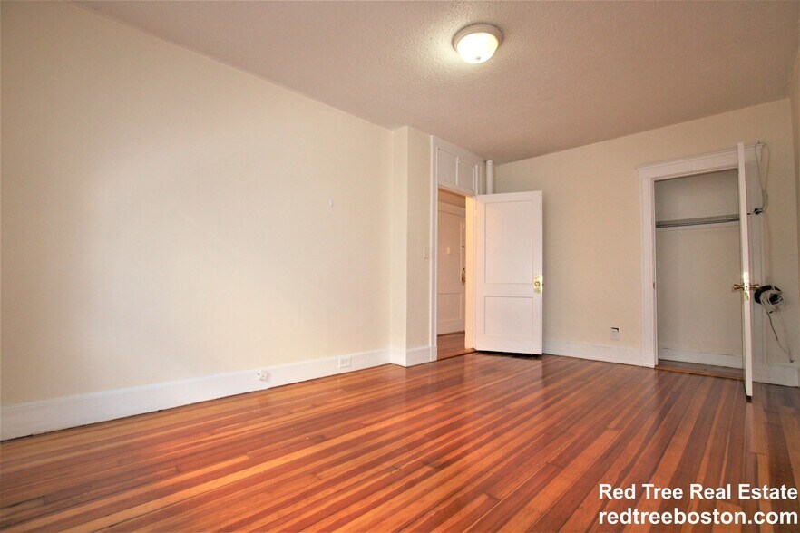 Building Photo - 6 Barrows St